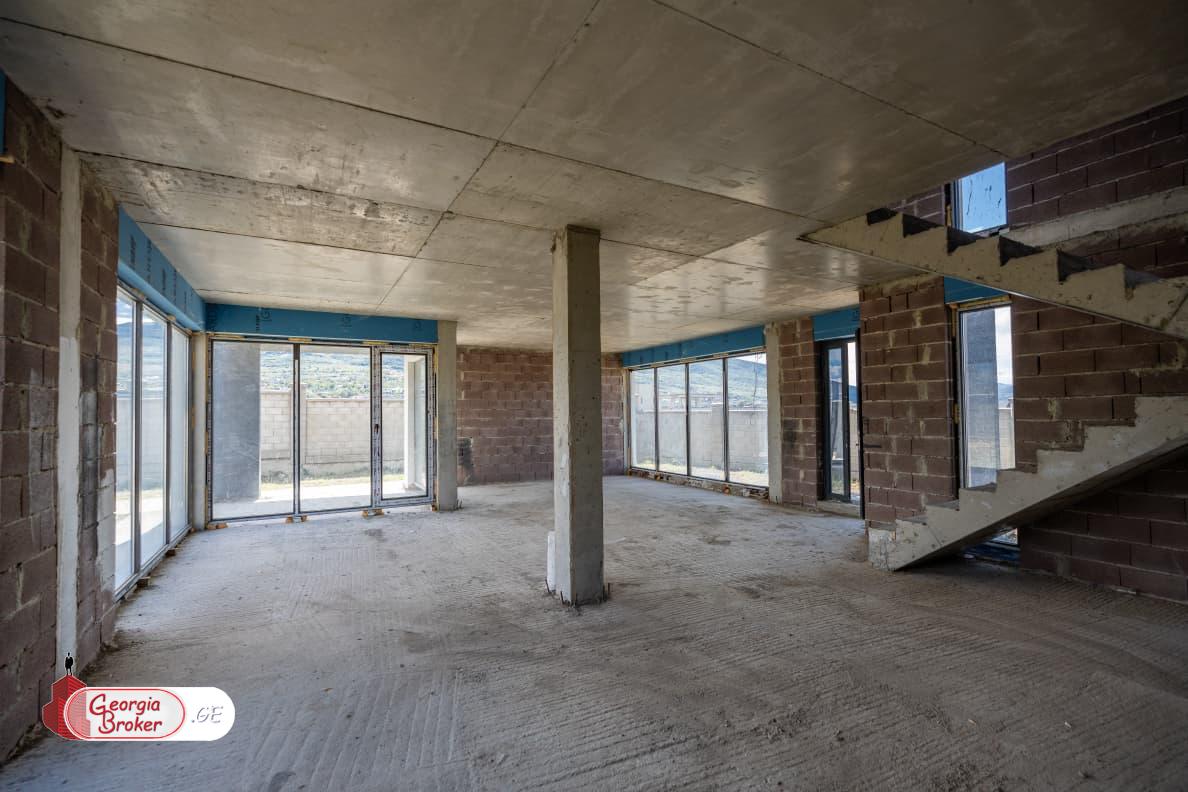 nearly repaired 5-room house for sale